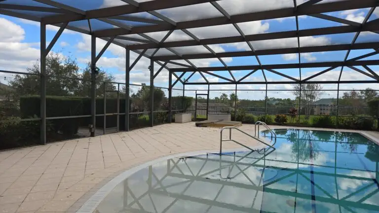 We offer full or partial screen replacements for pool enclosures, lanais, patios, and more. Whether it’s storm damage or aging mesh, we use top-grade materials that last in Florida weather.